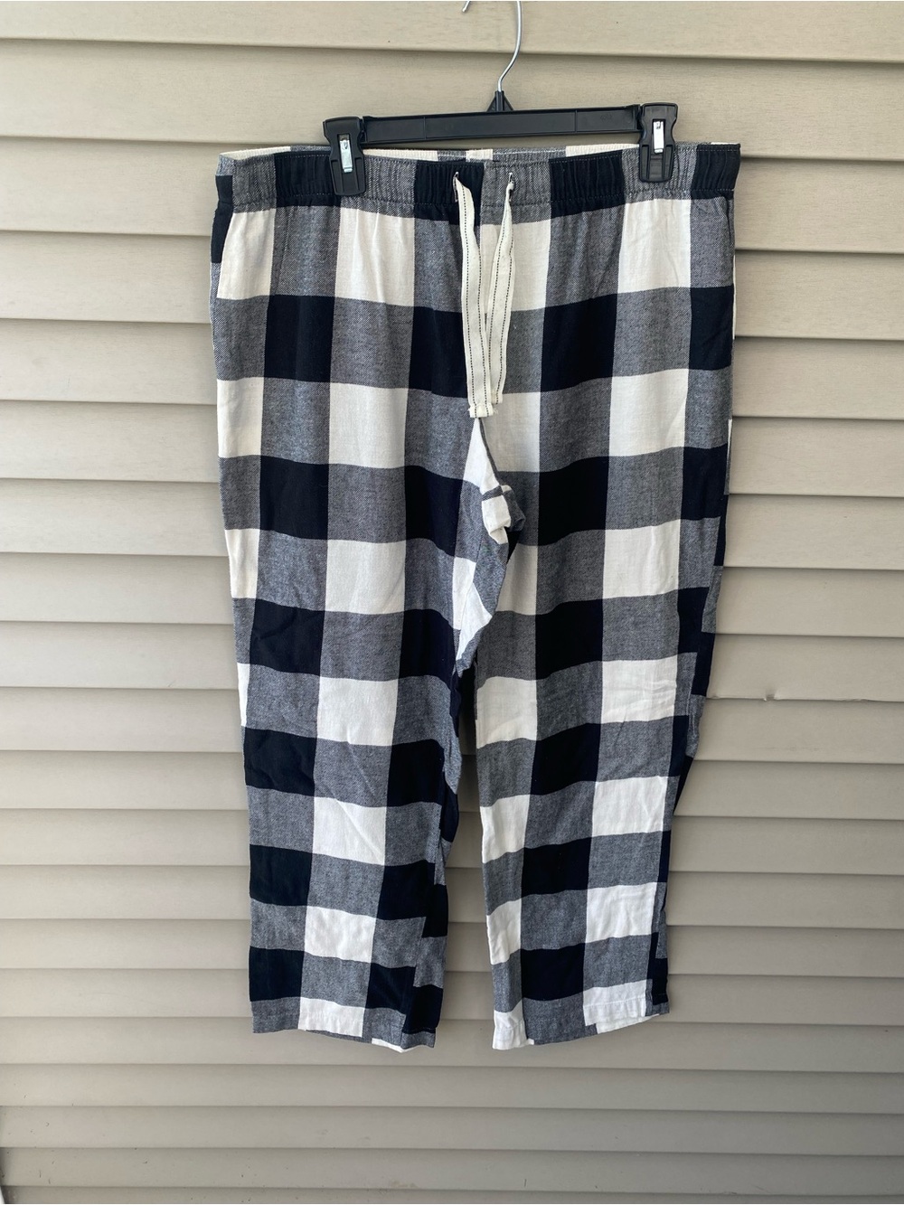 Old Navy Black and White Flannel Buffalo Plaid Pajama Pants